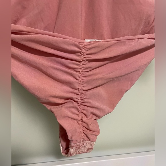 🩱 Blue Life Lace Pink Deep V-neck One Piece Swimsuit SZ Medium NWOT - Picture 5 of 7